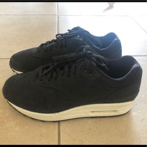 NEW- Nike Air Max 1 Pinnacle